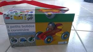 3 PETITS BOLIDES A CONSTRUIRE